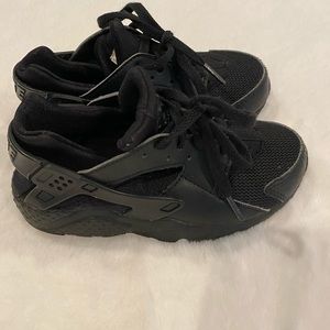 Huarache (Nike) shoes (Size 12)